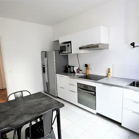 Rue D'antibes Center